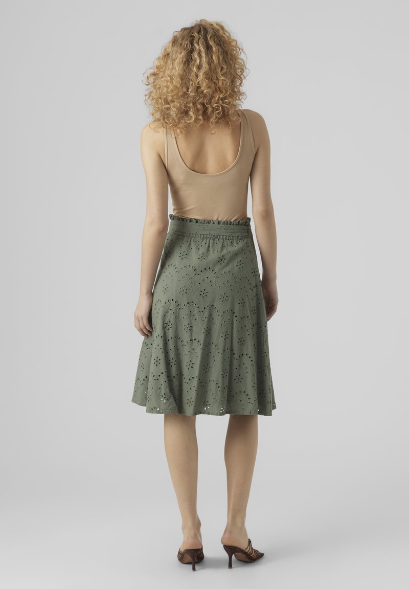Vero Moda BRODERIE ANGLAISE - A-Linien-Rock - Mottled Green