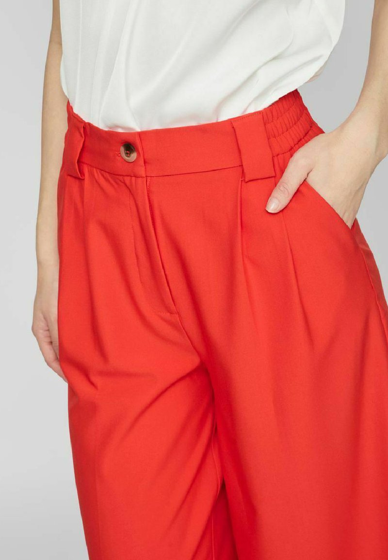 Vila MIT WEITEM BEIN PETITE - Stoffhose - Flame Scarlet