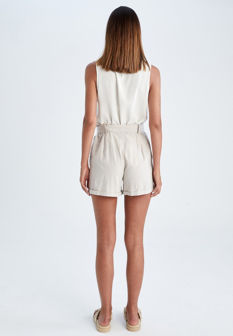 DeFacto Shorts - Ecru