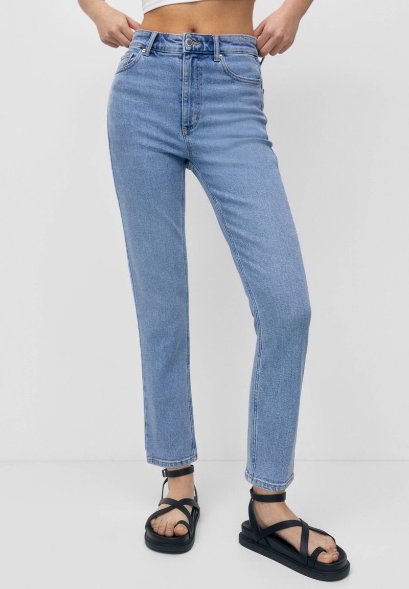 PULL & BEAR HIGH WAIST MOM - Jeans Slim Fit - Stone Blue Denim