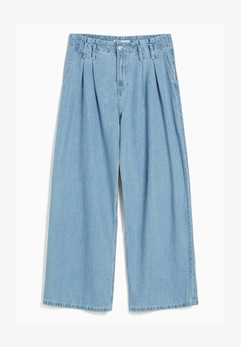BERSHKA WIDE PLEATED - Flared Jeans - Light Blue Denim