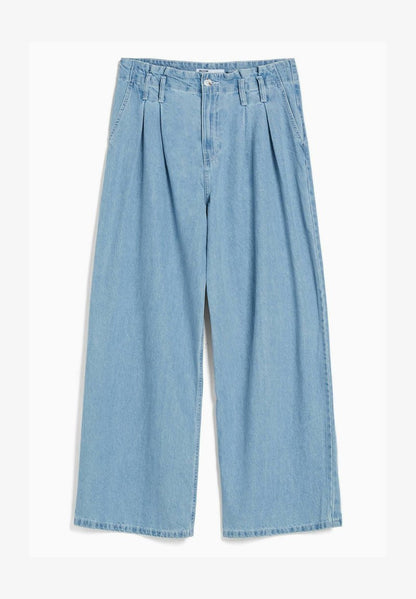 BERSHKA WIDE PLEATED - Flared Jeans - Light Blue Denim