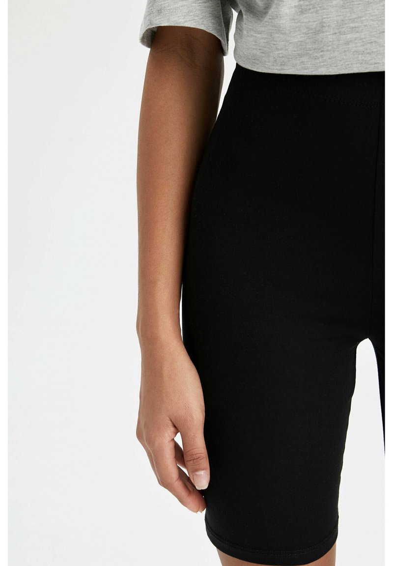 DeFacto SKINNY FIT - Shorts - Black
