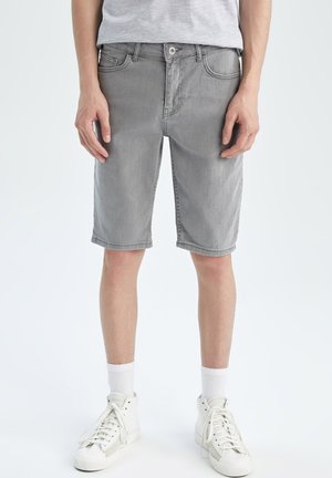 DeFacto REGULAR FIT - Jeans Shorts - Green