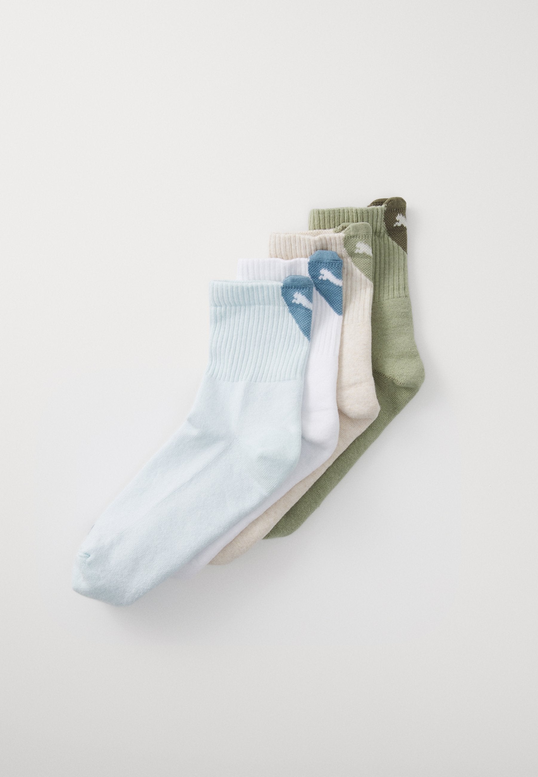 Puma WOMEN HEART LOGO SHORT CREW 4 PACK - Socks - White/pink