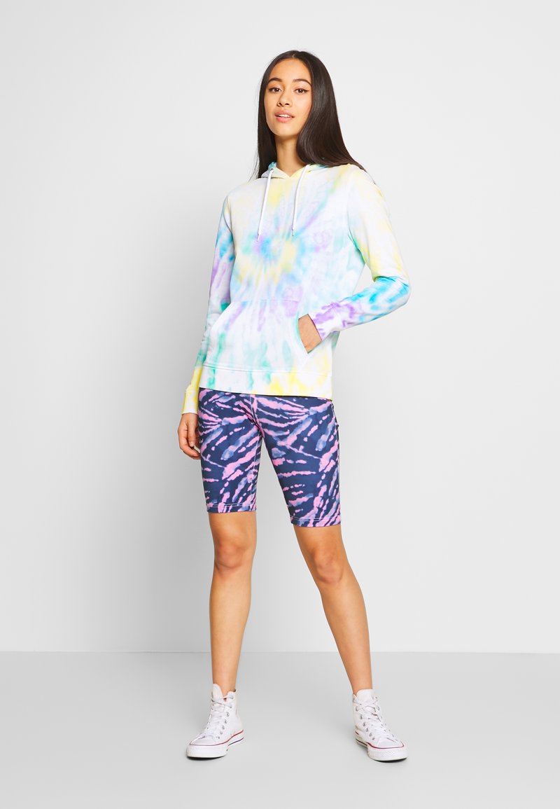 URBAN CLASSICS LADIES TIE DYE CYCLING - Shorts - Darkshadow/pink