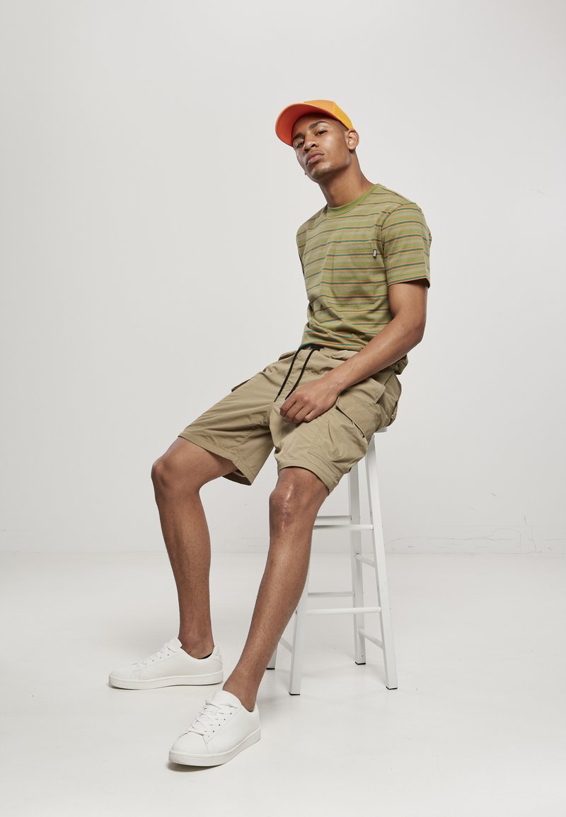 URBAN CLASSICS NYLON CARGO SHORTS - Shorts - Khaki
