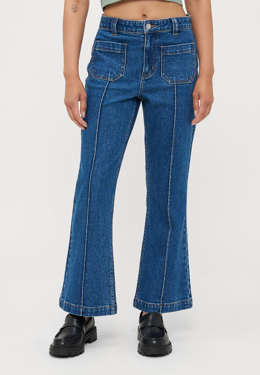 ONLY Petite ONLEBBA POCKET - Flared Jeans - Medium Blue Denim