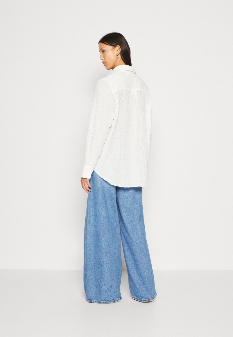 WEEKDAY CRINKLED SHIRT - Hemdbluse - Offwhite