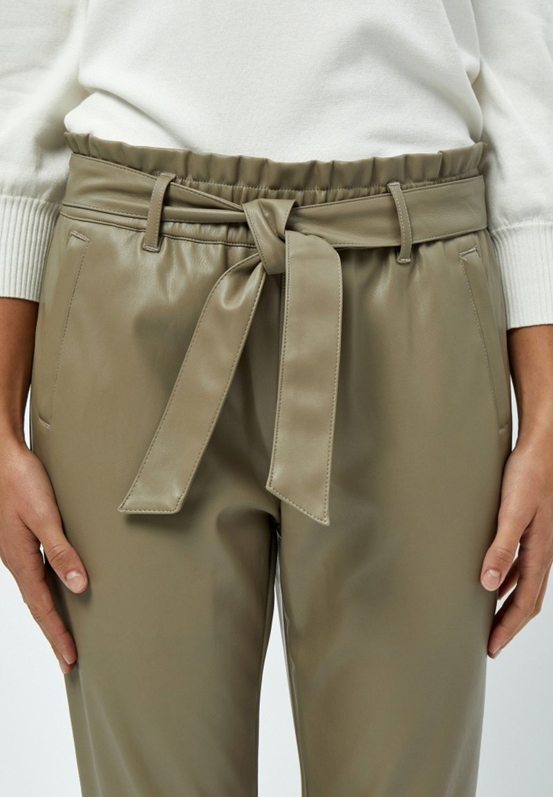 Minus JAYDA - Stoffhose - Mineral Gray