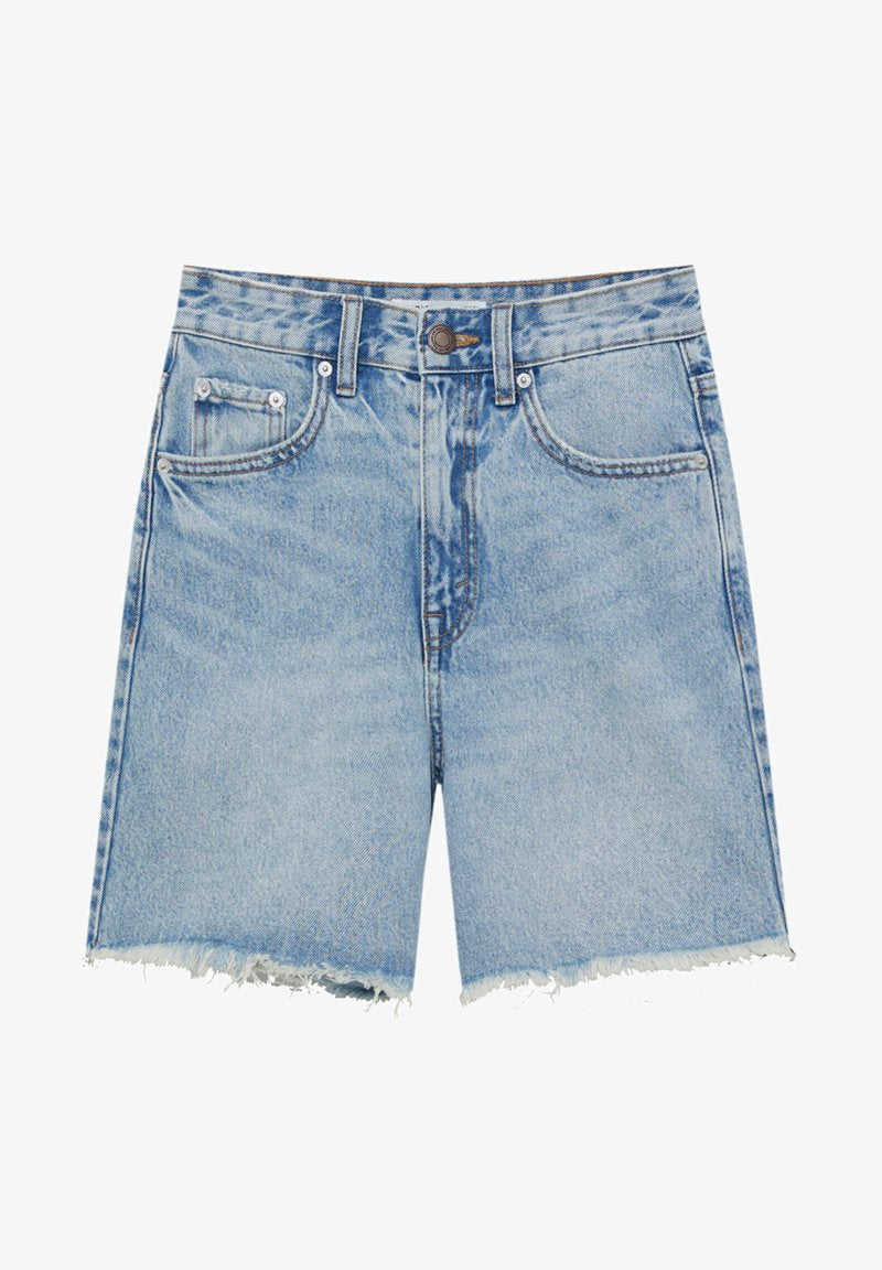 PULL & BEAR BERMUDA - Jeans Shorts - Light Blue Denim