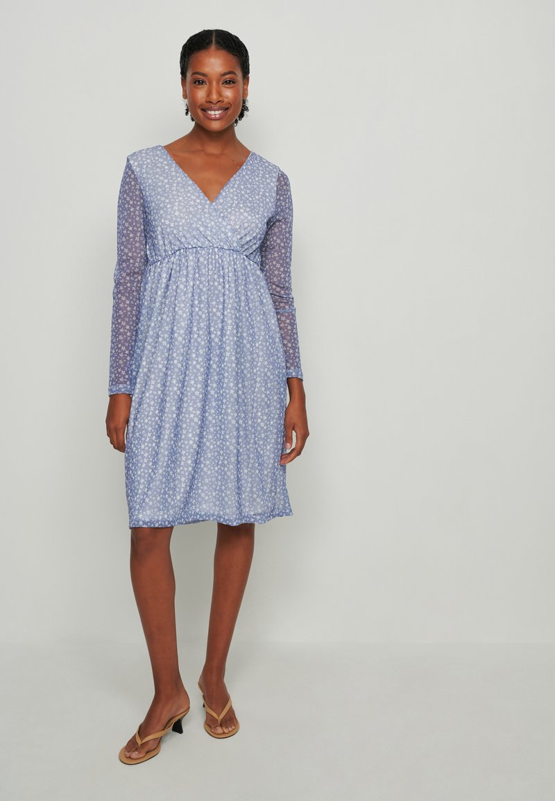 NA-KD Freizeitkleid - White Floral