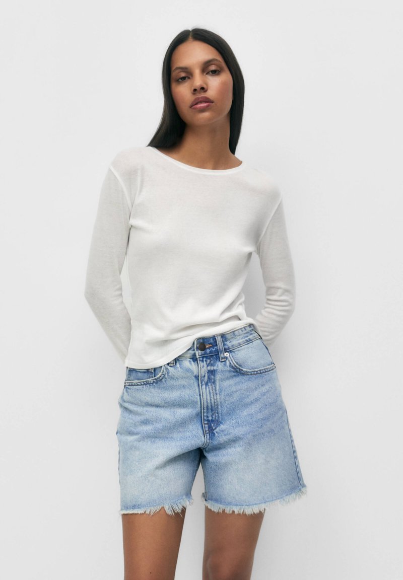 PULL & BEAR BERMUDA - Jeans Shorts - Light Blue Denim