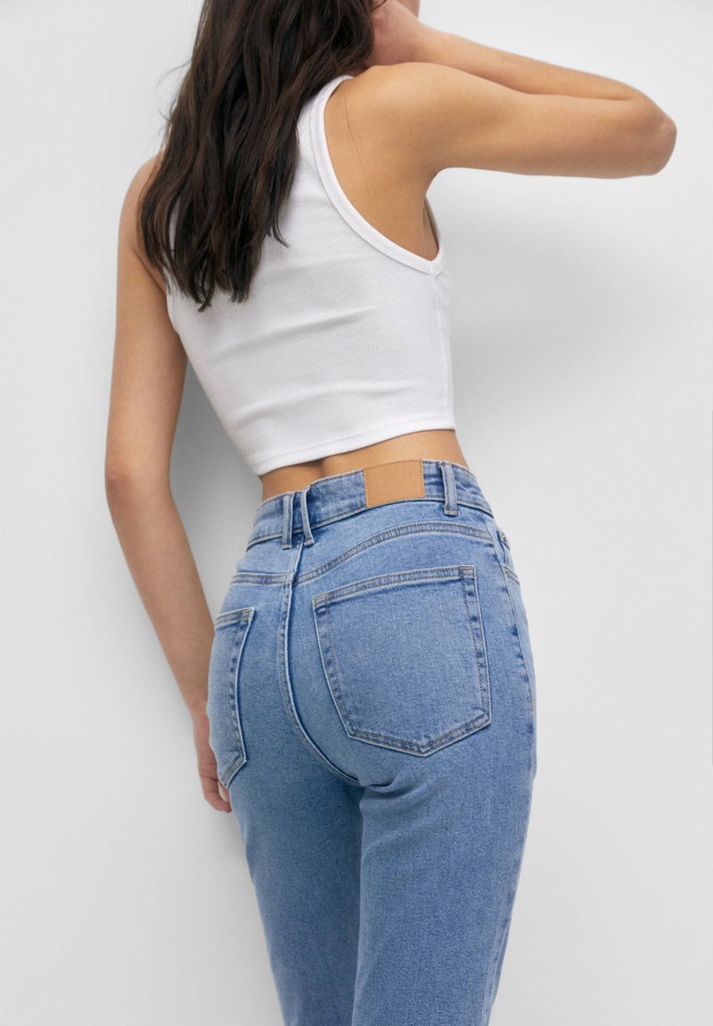 PULL & BEAR HIGH WAIST MOM - Jeans Slim Fit - Stone Blue Denim