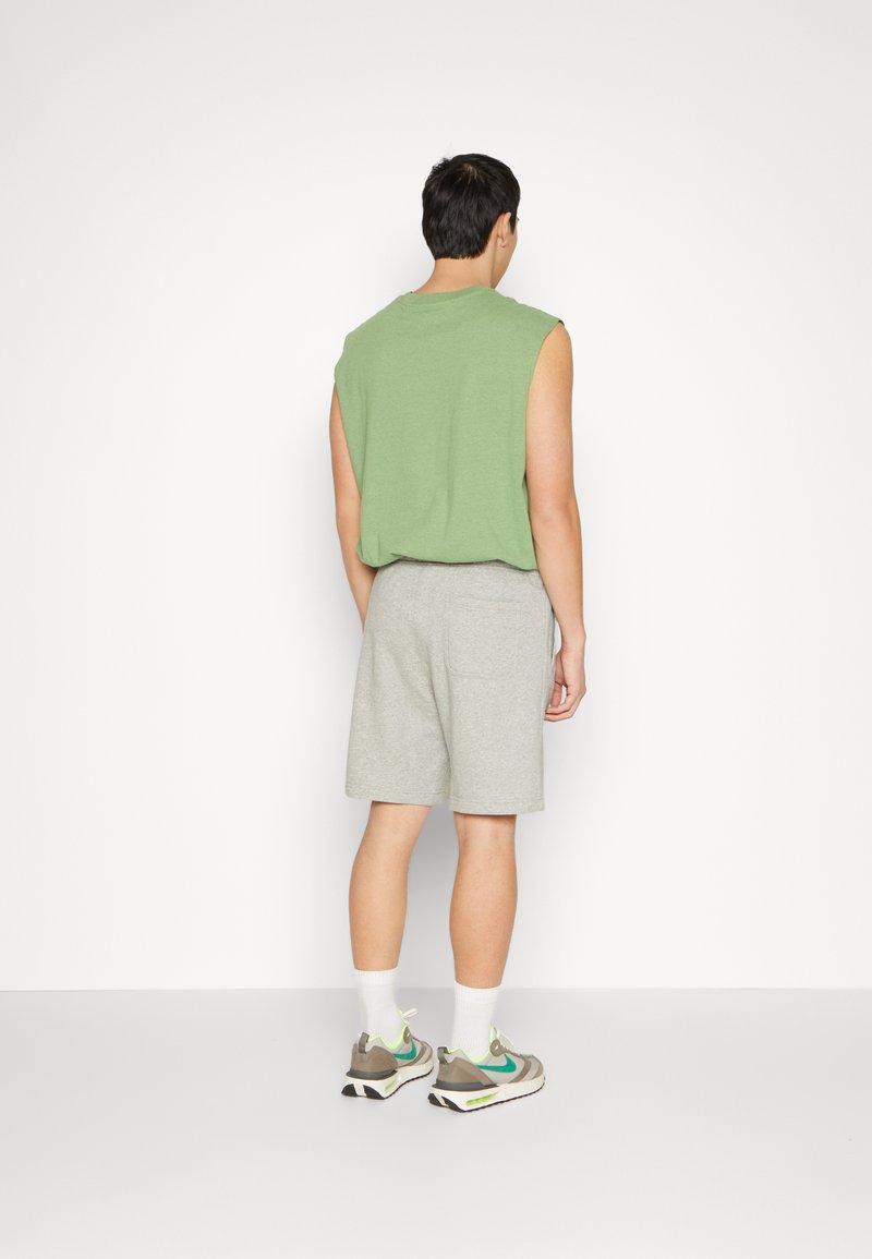 Nike Sportswear CLUB - Shorts - Dark Grey Heather
