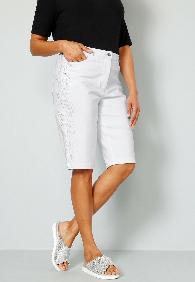  BERMUDA - Shorts - Weiß