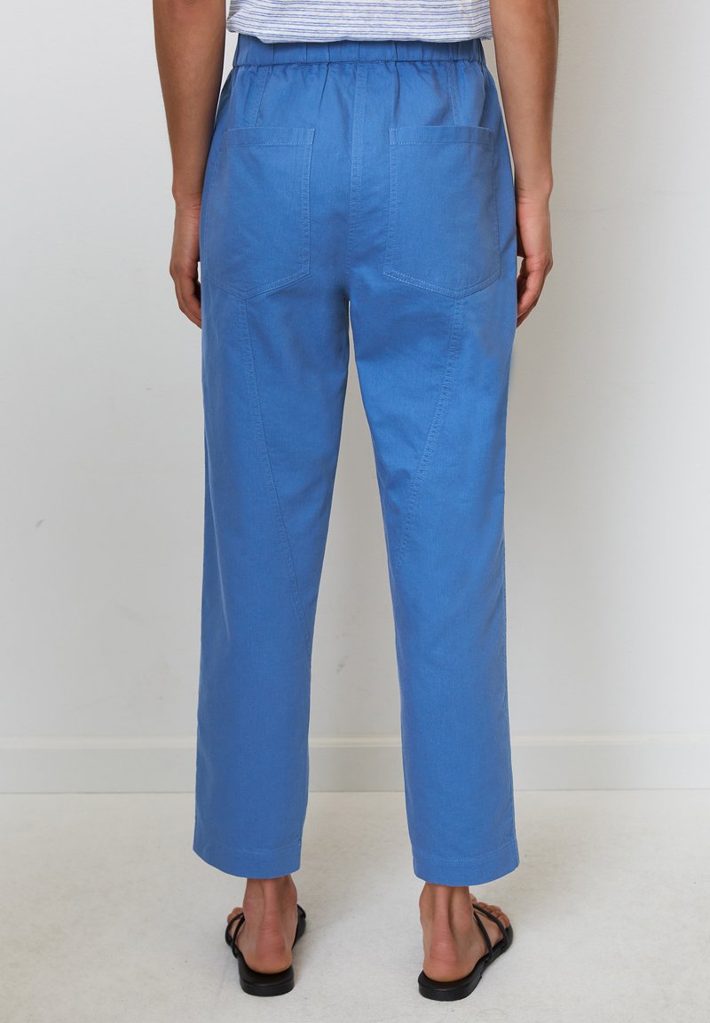 Marc O'Polo BARREL SHAPE MIT GUMMIZUG - Stoffhose - Summer Sky