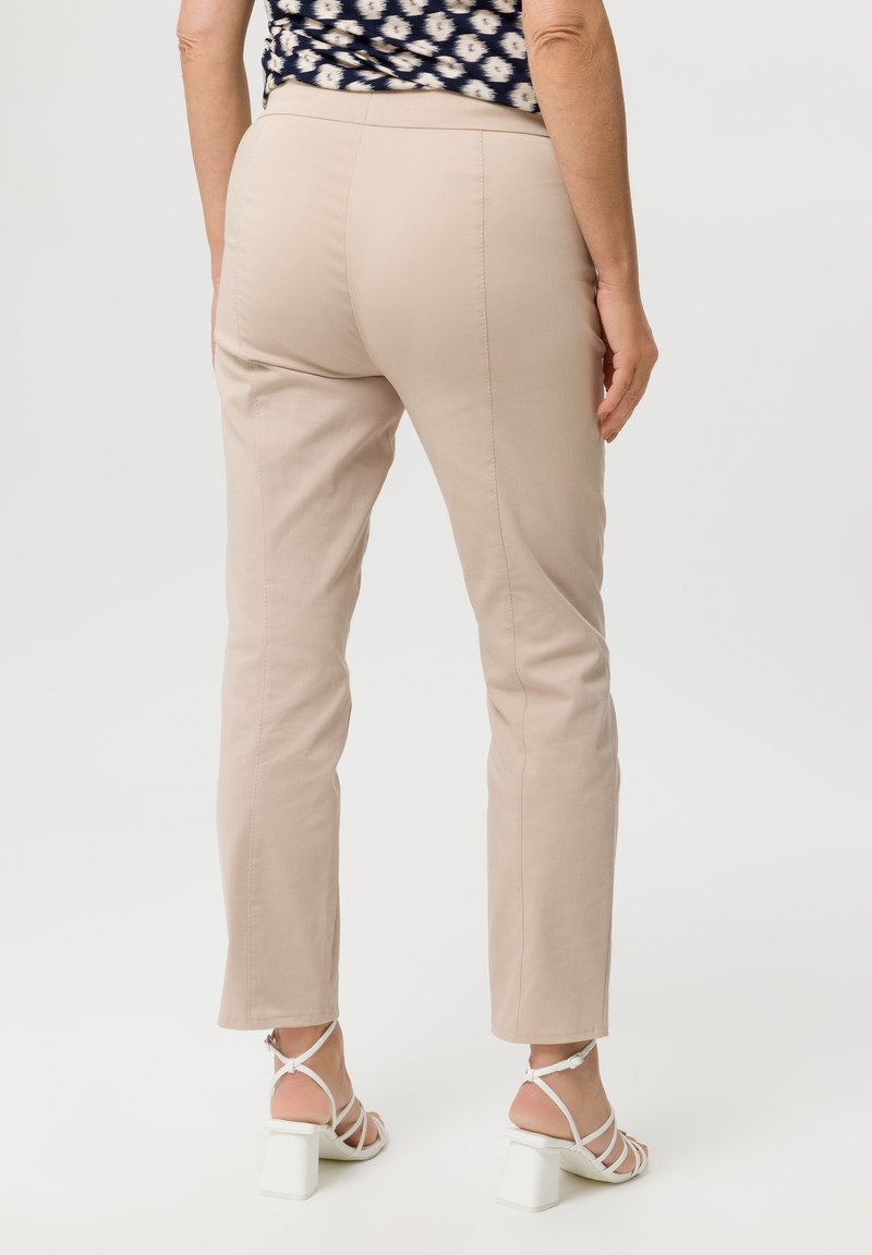  MIA NORMALE LÄNGE - Stoffhose - Sand