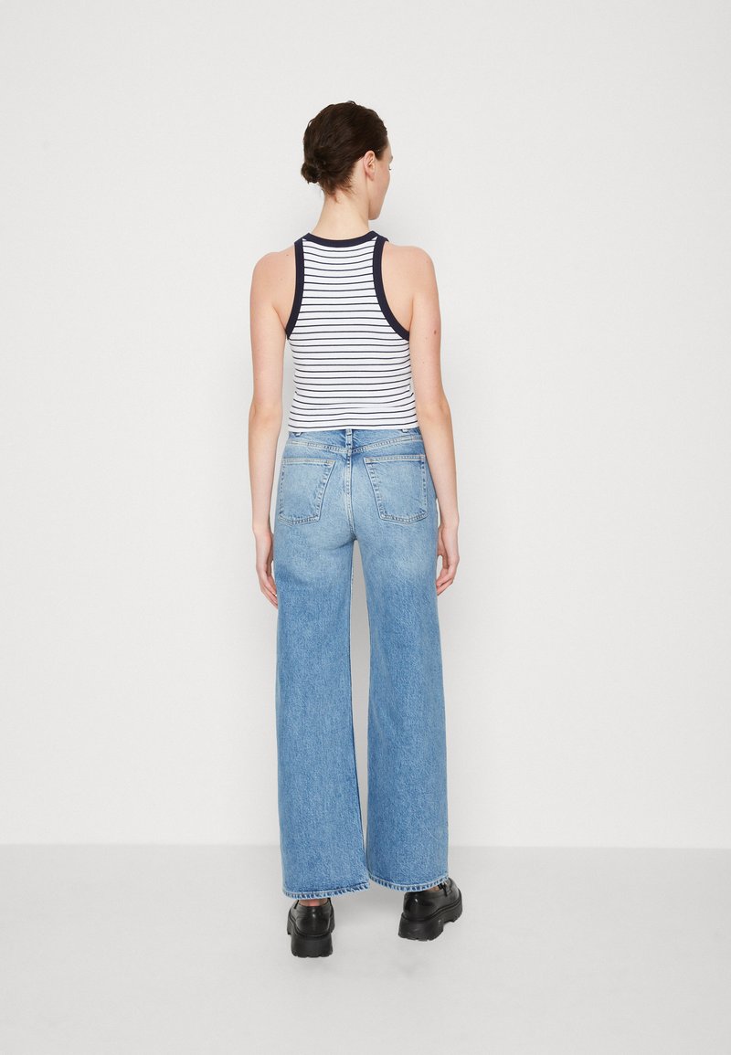 Abercrombie & Fitch BARE HIGH NECK TANK STRIPE - Top - Navy/white Stripe