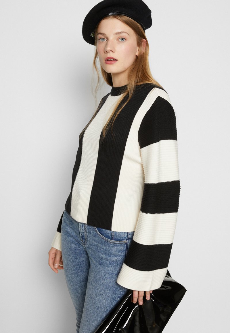 NA-KD STRIPED DETAIL - Strickpullover - Black/off White