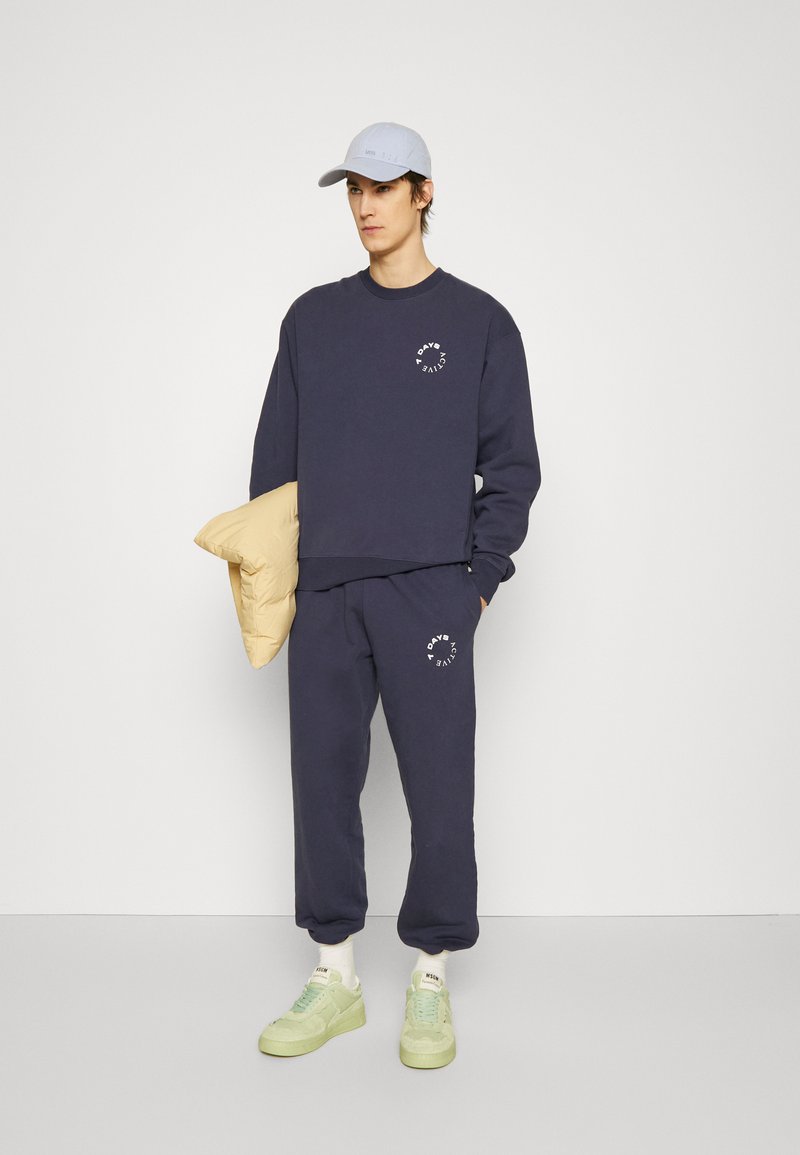 7 Days Active PANTS UNISEX - Jogginghose - Navy