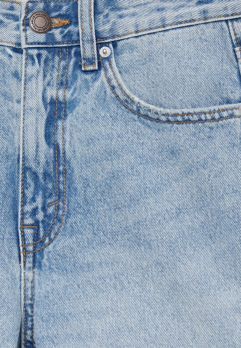 PULL & BEAR BERMUDA - Jeans Shorts - Light Blue Denim