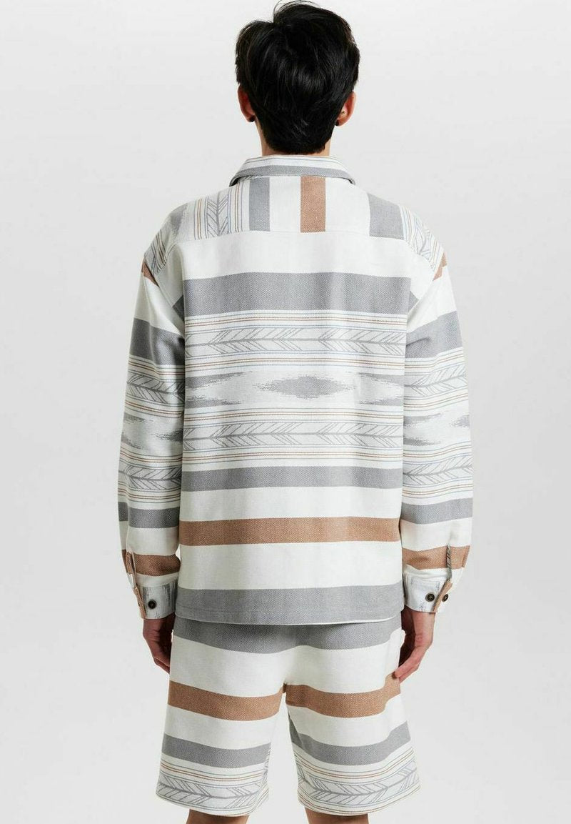Anerkjendt AKOTTO JACQUARD OS - Leichte Jacke - Wood Thrush