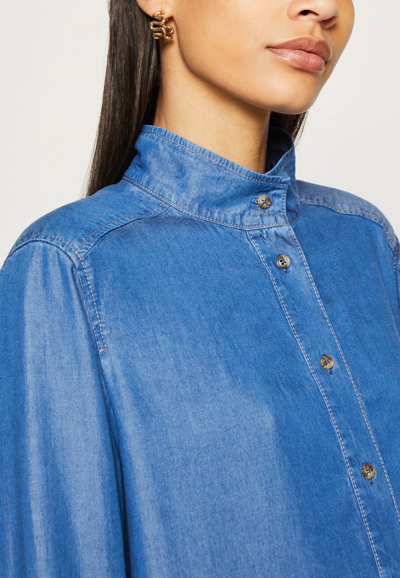 Marc O'Polo DRESS SHORT STYLE GATHERING - Jeanskleid - Washed Mid Blue