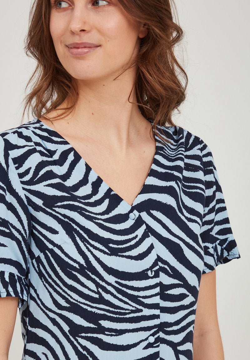 Fransa FRALZEBRA 2 DRESS - Freizeitkleid - Blue Animal Mix