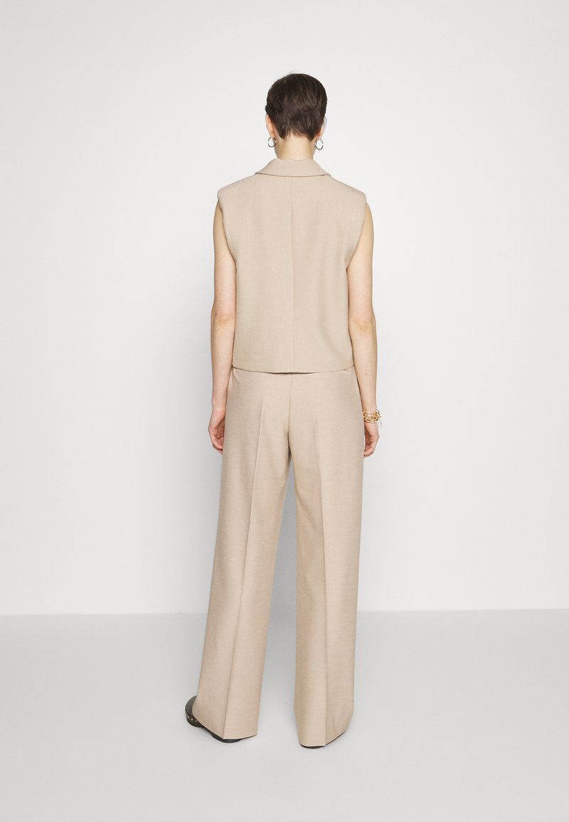 Selected Femme SLFEMILY CROPPED VEST - Weste - Beige