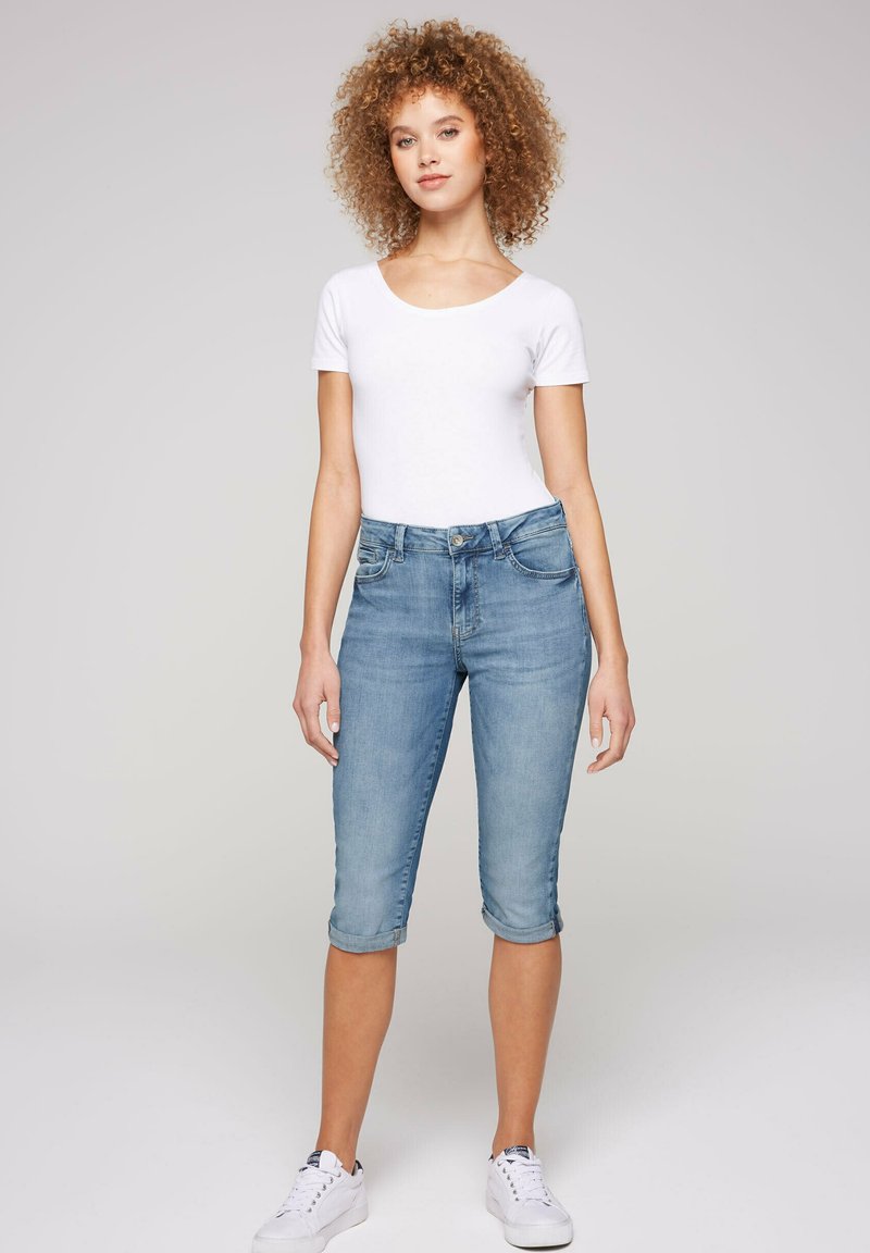 Soccx CAPRI ROMY MIT TURN UP SAUM - Jeans Tapered Fit - Light Blue Wash