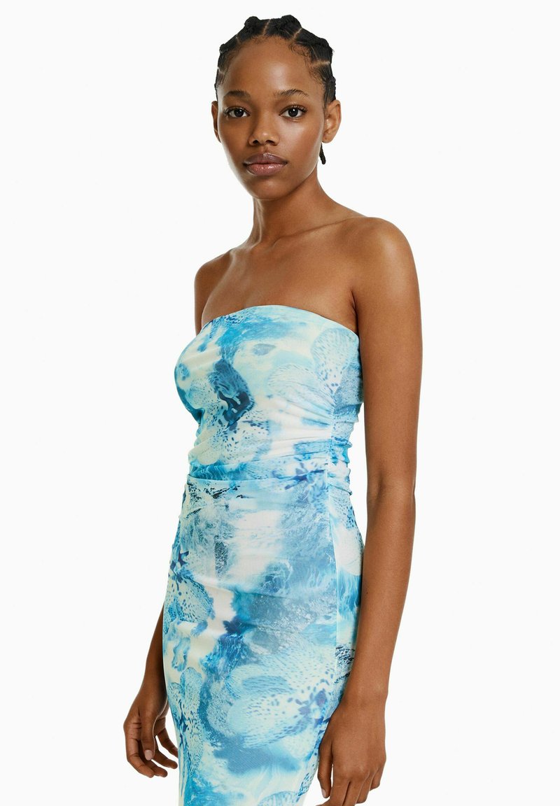 BERSHKA WITH PRINT - Maxikleid - Light Blue