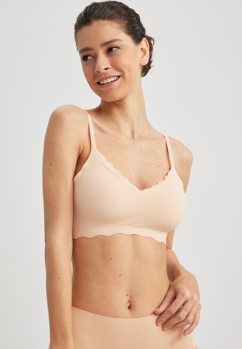 DeFacto T-Shirt BH - Beige