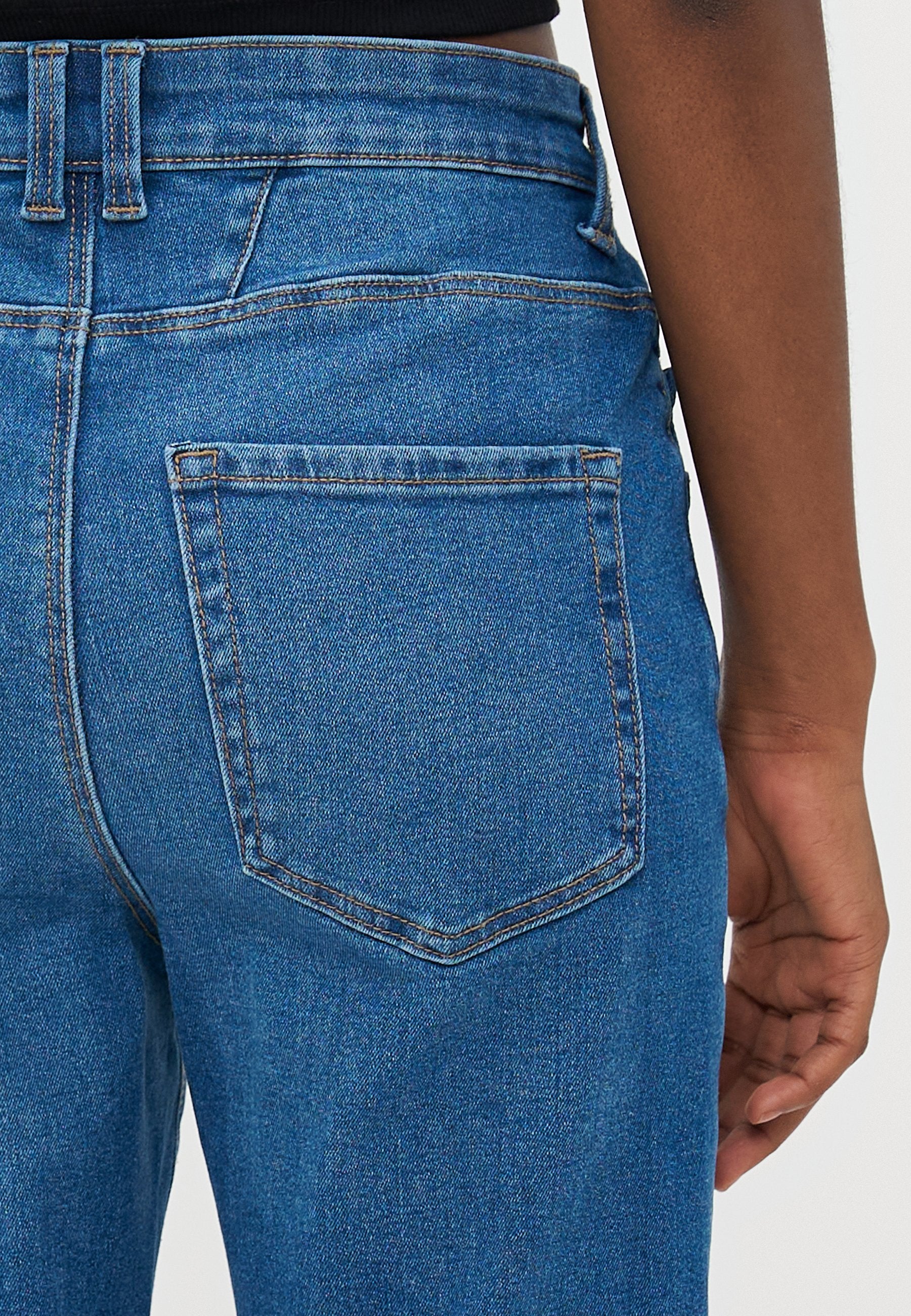 ONLY Petite ONLDARCY - Flared Jeans - Medium Blue Denim