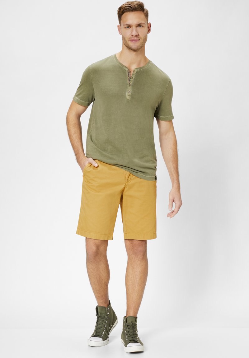  RELAX REGULAR-FIT BERMUDA - Shorts - Ocker