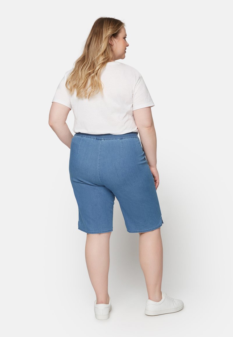  CASUAL - Jeans Shorts - Medium Blue Denim