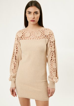  CHILLY - Strickkleid - Tummanharmaa