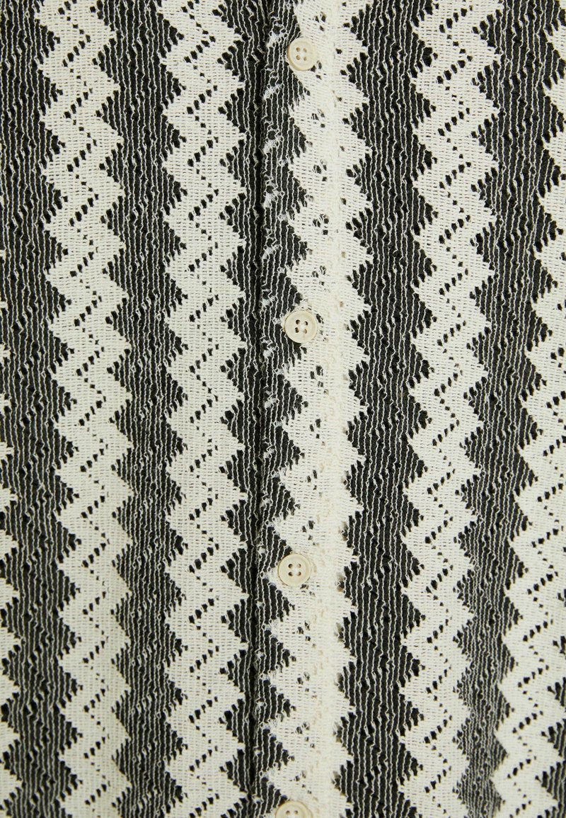 BERSHKA OPEN KNIT SHORT SLEEVE - Hemd - Sand