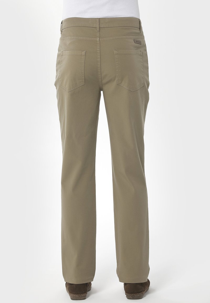  GARMENT DYED REGULAR FIT - Stoffhose - Olive