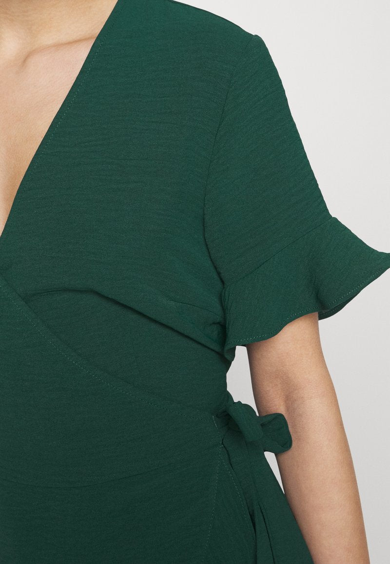 ONLY Petite ONLMETTE SWRAP FRILL DRESS - Freizeitkleid - Ponderosa Pine