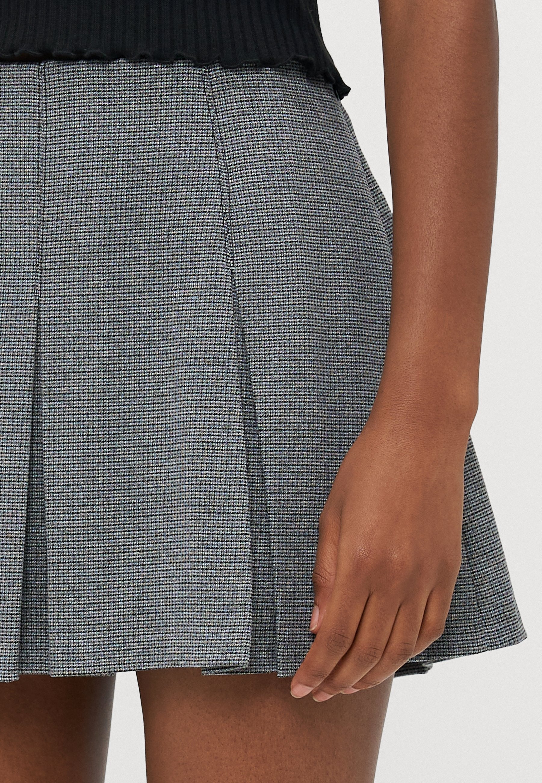 ONLY Petite ONLDELL LIFE SKORT - Pleated Skirt - Black Pepper/blackend Pearl