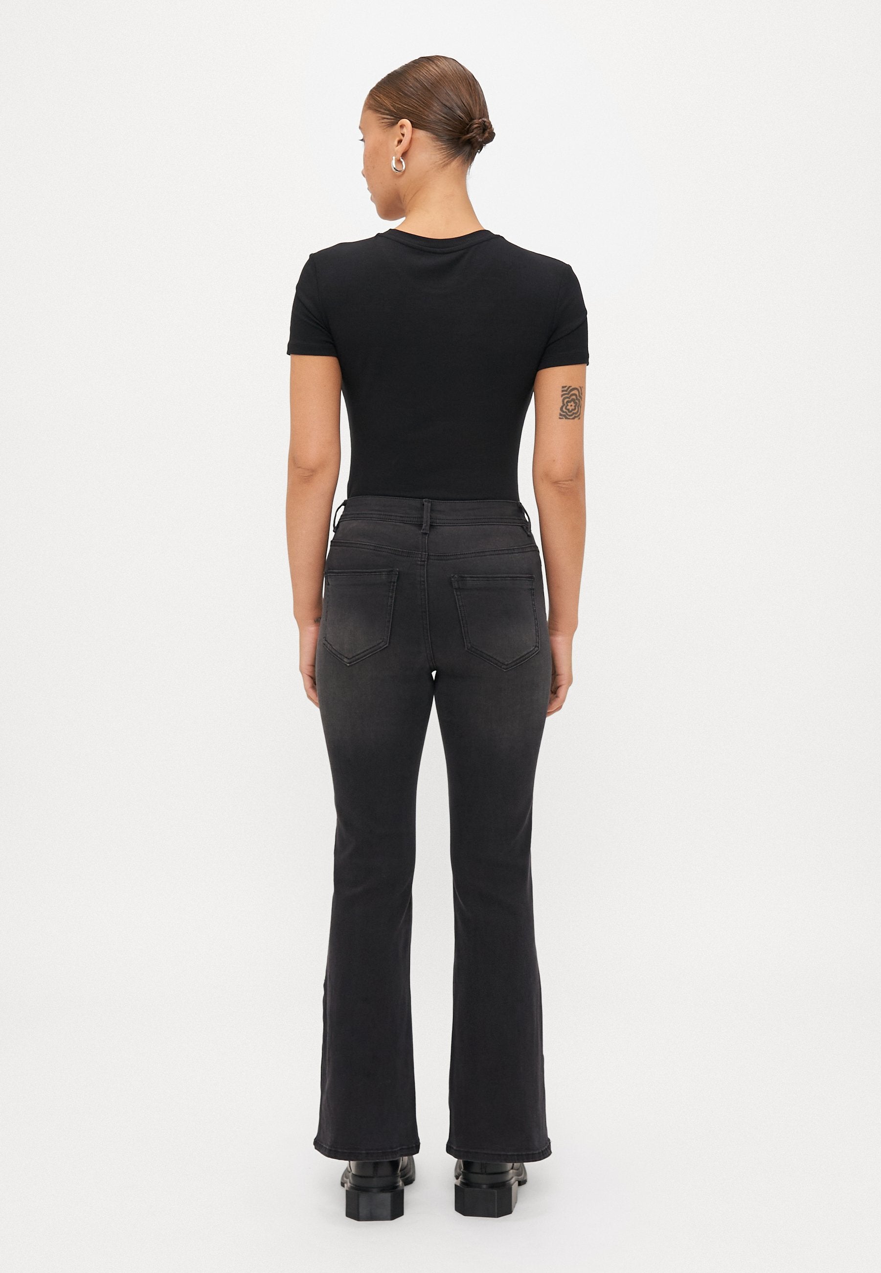 ONLY Petite ONLWAUW MID WAIST - Flared Jeans - Washed Black