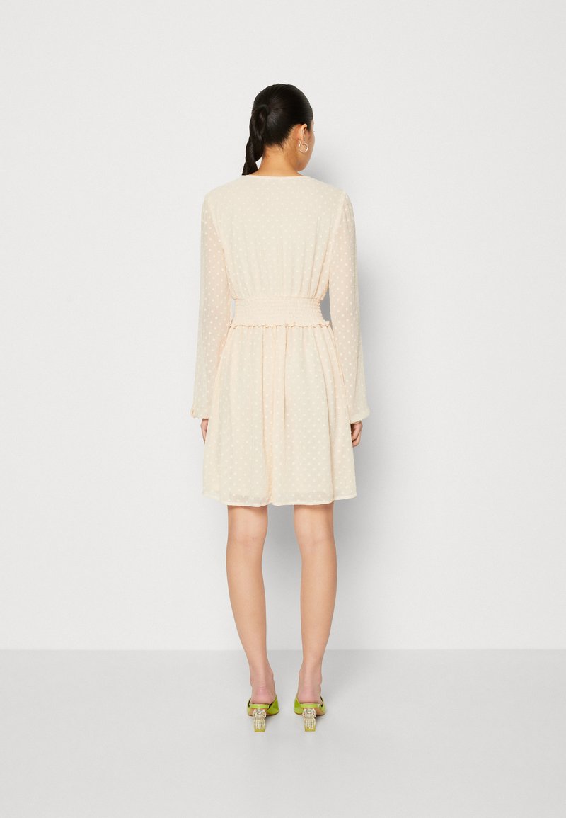 ONLY ONLELLA LYNG DRESS - Freizeitkleid - Novelle Peach