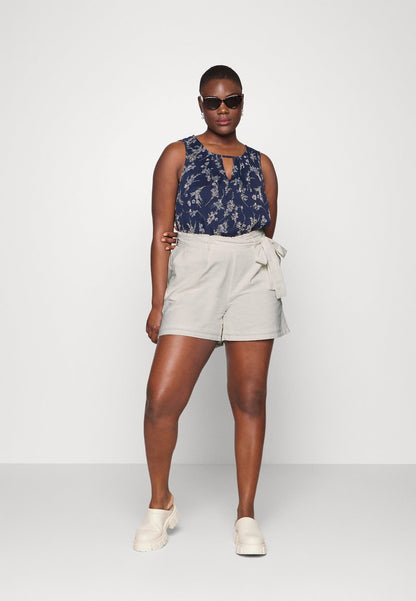 Vero Moda Curve VMDICTHE TIE - Shorts - Birch