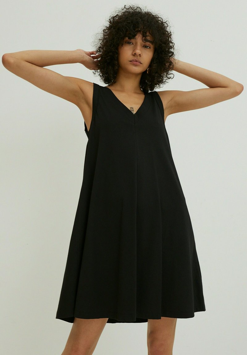 EDITED KENIA - Freizeitkleid - Schwarz