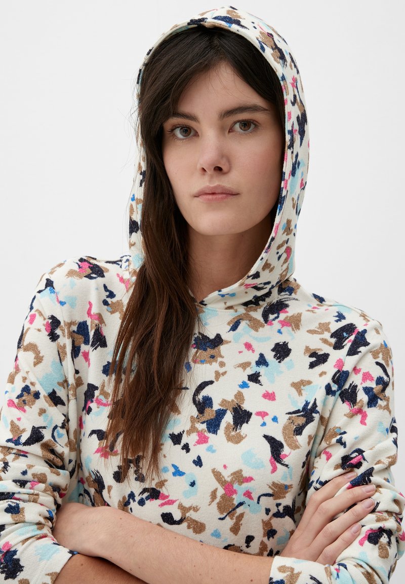 S.Oliver MIT ALLOVER-MUSTER - Kapuzenpullover - Ecru