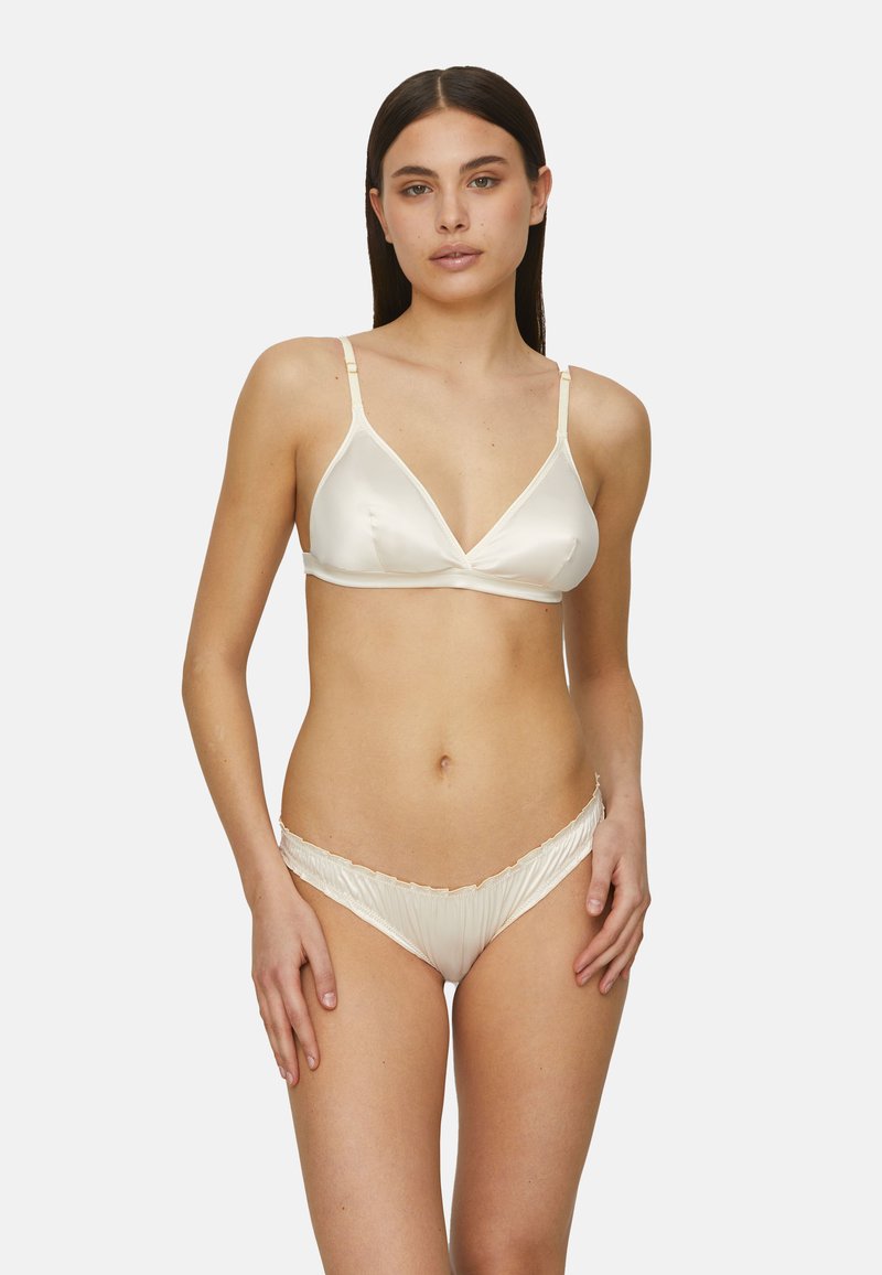  CHEEKY LOVER - String - White