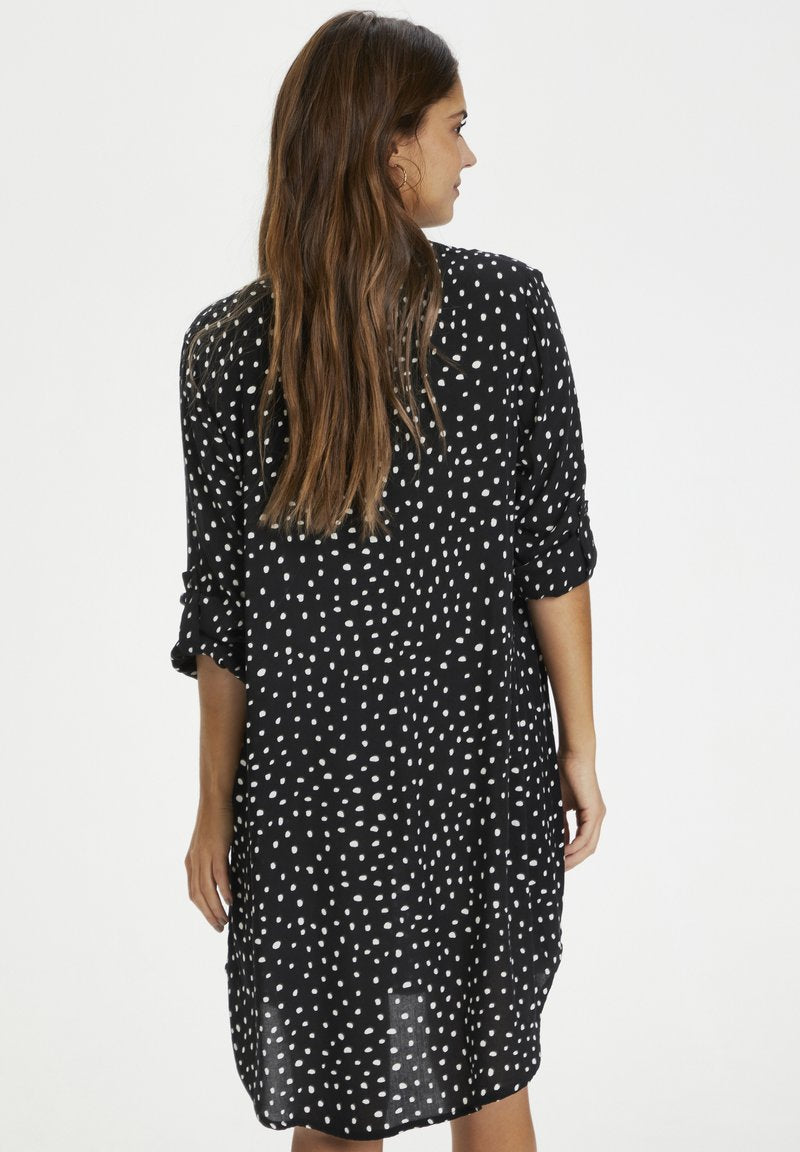 Kaffe KAMARANA - Freizeitkleid - Black/chalk Dots