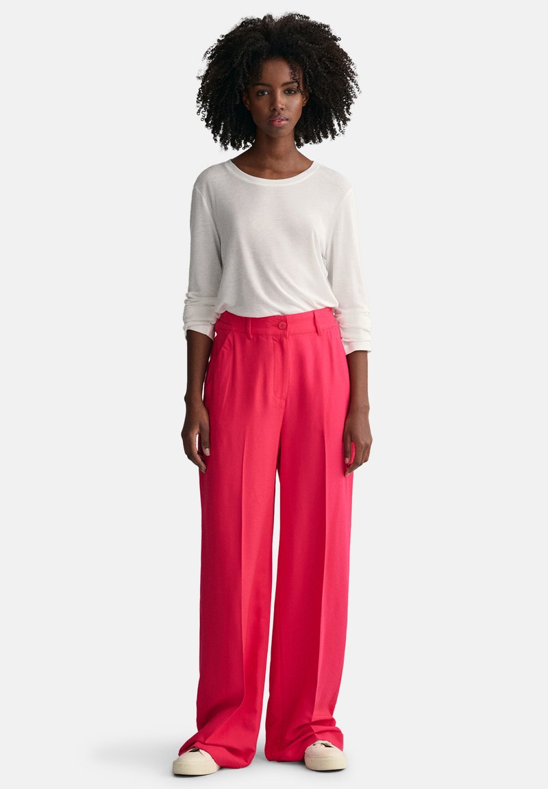 Gant RELAXED FLUID PANTS - Stoffhose - Magenta Pink