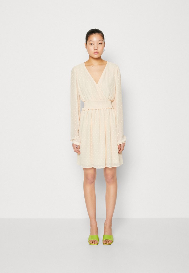 ONLY ONLELLA LYNG DRESS - Freizeitkleid - Novelle Peach